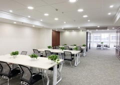 全新精装修 户型方正五个隔断30工位带全套办公家具随时起租
