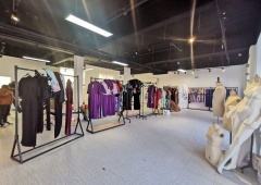 咏园新出480㎡、一层独立门头、展示面好、紧邻雍贵中心