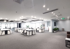全新精装修带办公家具 正南朝向 5个办公室 1个会议室