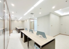 三里屯工体商圈，海隆石油大厦，精装修带家具