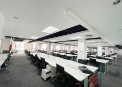 4553㎡ 可分租 精装修 带部分办公家具 层高3.8米