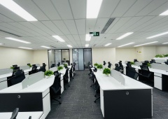 CBD商圈汉威大厦370㎡、四个隔断间、精装修带家具