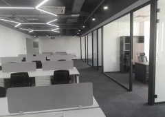 东四环朝阳公园知名大厦~精装带全套办公家具~可注册~特价