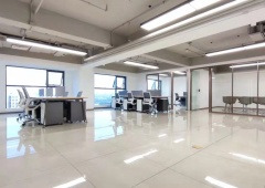 新华科技大厦252㎡、正对电梯间、三个隔断间、随时入住
