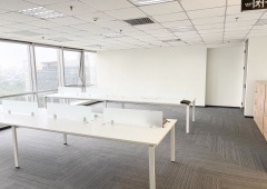 东直门繁华商圈，东方银座写字楼出租，204平米，南向房源