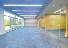 亮马河 高斓大厦  4.5米挑高 目前正在精装 可以配家具