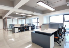 新华科技大厦258㎡、三个隔断间、精装带全套家具、拎包入住