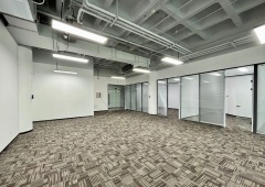 信通大厦 层高4.3米 全新装修可配家具 交通便利 随时起租