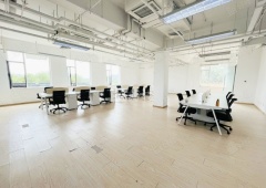 临平安大街，5号线张自忠路地铁C口东300米