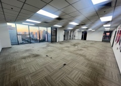 半层正对的电梯厅户型~前台大气~展示形象好~随时约看中