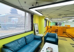 西三环瑞海大厦 精装修带家具 东南向双面采光 正对电梯