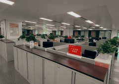 西城区复兴门地铁，整层面积2370平米，精装修带家具，可注册