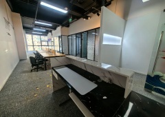 西二环金融街商圈 融耀新华大厦 精装修 5个隔断