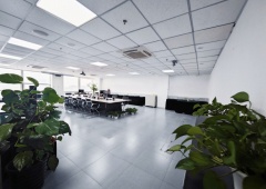 海育大厦精装修带家具，采光好，户型方正随时看房