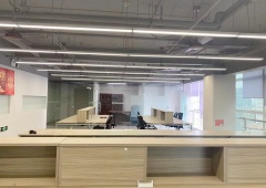 北京市海淀区西三环北路89号 东南双向 大落地床 带办公家具