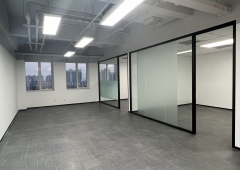 双地铁鼎钧大厦交通方便，精装修，可配全套家具，随时起租