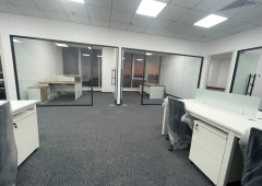中雅大厦精装修带家具，户型方正随时起租，价格优惠
