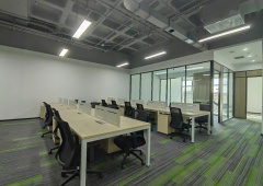 西二环融耀新华大厦 全新精装带家具 户型方正 拎包入住
