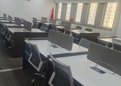 恒祥大厦精装修带家具，随时看房，南向采光户型方正可注册